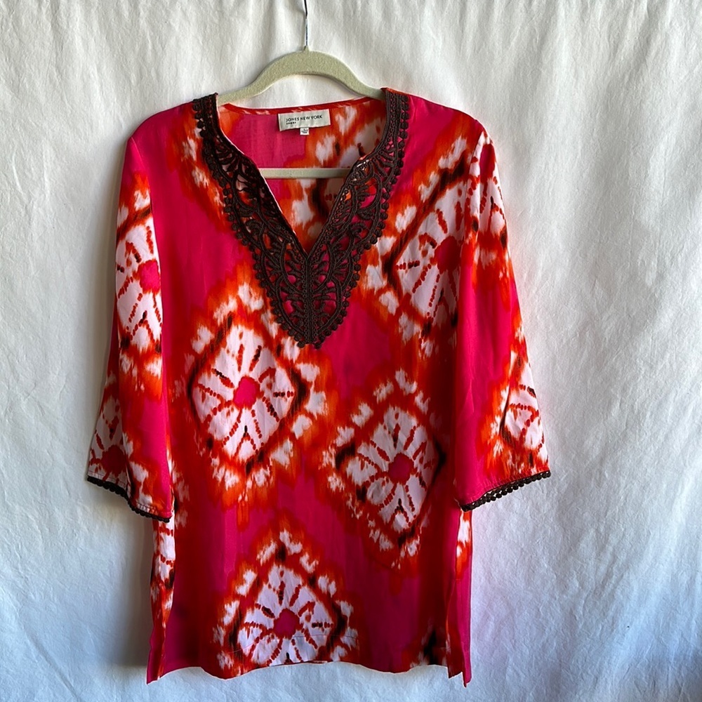Jones New York tie-dye top with embroidery, size L